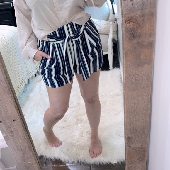 H&M navy blue striped paper bag shorts size 10 - Picture 4 of 12